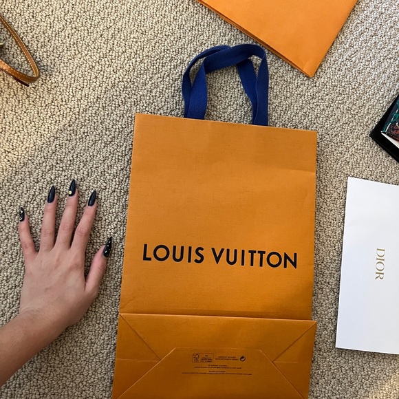 Authentic Louis Vuitton shopping bag - Picture 2 of 2